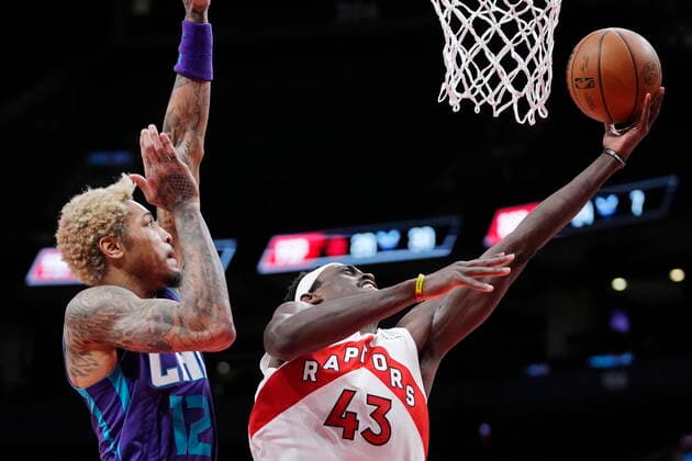 January 25, 2022, Toronto, ON, CANADA: Toronto Raptors forward Pascal Siakam (43) shoots as Charlotte Hornets guard Kelly Oubre Jr. (12) defends during first half NBA, Basketball Herren, USA basketball action in Toronto, Tuesday, Jan. 25, 2022. Canada News - January 25, 2022  - ZUMAc35_ 20220125_zaf_c35_062 Copyright: xFrankxGunnx