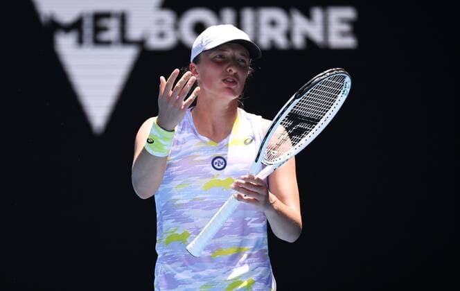 Mandatory Credit: Photo by James Gourley Shutterstock (12773754l) Iga Swiatek in quarter final action Australian Open, Day Ten, Tennis, Melbourne Park, Melbourne, Australia - 26 Jan 2022 Australian Open, Day Ten, Tennis, Melbourne Park, Melbourne, Australia - 26 Jan 2022 Copyright: xJamesxGourley Shutterstockx 12773754l