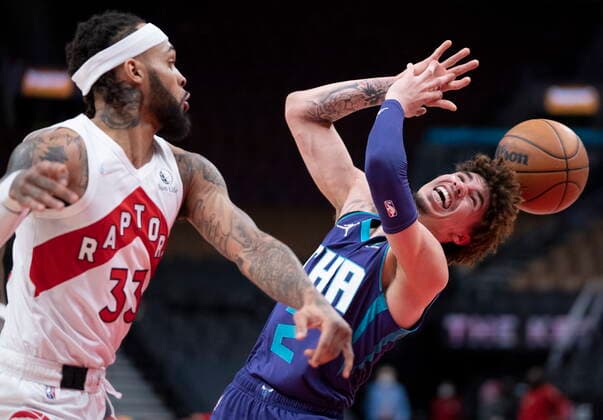 January 25, 2022, Toronto, on, Canada: Charlotte Hornets guard LaMelo Ball (2) is fouled by Toronto Raptors guard Gary Trent Jr. (33) during second half NBA, Basketball Herren, USA action in Toronto on Tuesday, January 25, 2022. Canada News - January 25, 2022  - ZUMAc35_ 20220125_zaf_c35_075 Copyright: xFrankxGunnx