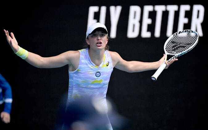 TENNIS AUSTRALIAN OPEN, Iga Swiatekof Poland reacts during her Women?s quarterfinal matchagainst Kaia Kanepi of Estonia on Day 10 of the Australian Open, at Melbourne Park, in Melbourne, Wednesday, January 26, 2022. ( NO ARCHIVING, EDITORIAL USE ONLY, NO USE IN BOOKS WITHOUT CONSENT MELBOURNE VIC AUSTRALIA  Copyright: xDEANxLEWINSx 20220126001617215896