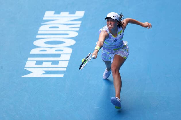 Mandatory Credit: Photo by Ella Ling Shutterstock (12773755bm) Iga Swiatek during her quarter-final match Australian Open, Day Ten, Tennis, Melbourne Park, Melbourne, Australia - 26 Jan 2022 Australian Open, Day Ten, Tennis, Melbourne Park, Melbourne, Australia - 26 Jan 2022 Copyright: xEllaxLing Shutterstockx 12773755bm