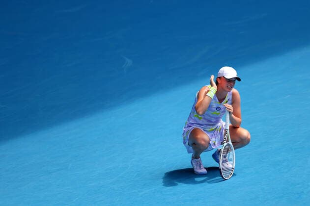 Mandatory Credit: Photo by Ella Ling Shutterstock (12773755bg) Iga Swiatek during her quarter-final match Australian Open, Day Ten, Tennis, Melbourne Park, Melbourne, Australia - 26 Jan 2022 Australian Open, Day Ten, Tennis, Melbourne Park, Melbourne, Australia - 26 Jan 2022 Copyright: xEllaxLing Shutterstockx 12773755bg