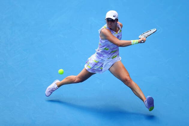 Mandatory Credit: Photo by Ella Ling Shutterstock (12773755bt) Iga Swiatek during her quarter-final match Australian Open, Day Ten, Tennis, Melbourne Park, Melbourne, Australia - 26 Jan 2022 Australian Open, Day Ten, Tennis, Melbourne Park, Melbourne, Australia - 26 Jan 2022 Copyright: xEllaxLing Shutterstockx 12773755bt