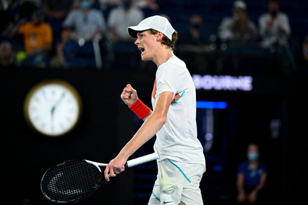 TENNIS AUSTRALIAN OPEN, Jannik Sinner of Italy reacts during his Men?s quarterfinal match against Stefanos Tsitsipas of Greece on Day 10 of the Australian Open, at Melbourne Park, in Melbourne, Wednesday, January 26, 2022. ( NO ARCHIVING, EDITORIAL USE ONLY, NO USE IN BOOKS WITHOUT CONSENT MELBOURNE VIC AUSTRALIA  Copyright: xDAVExHUNTx 20220126001617236180