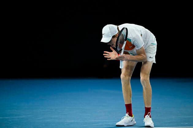 TENNIS AUSTRALIAN OPEN, Jannik Sinner of Italy reacts during his Men?s quarterfinal match against Stefanos Tsitsipas of Greece on Day 10 of the Australian Open, at Melbourne Park, in Melbourne, Wednesday, January 26, 2022. ( NO ARCHIVING, EDITORIAL USE ONLY, NO USE IN BOOKS WITHOUT CONSENT MELBOURNE VIC AUSTRALIA  Copyright: xDEANxLEWINSx 20220126001617237325