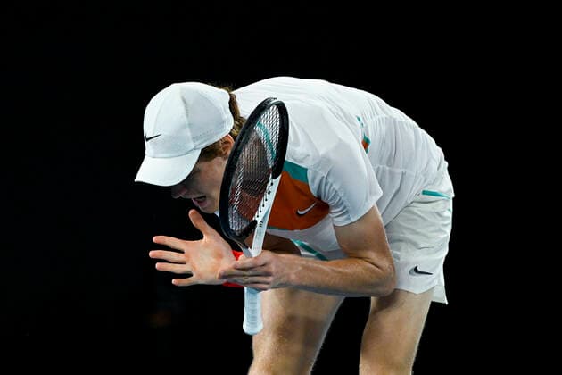 TENNIS AUSTRALIAN OPEN, Jannik Sinner of Italy reacts during his Men?s quarterfinal match against Stefanos Tsitsipas of Greece on Day 10 of the Australian Open, at Melbourne Park, in Melbourne, Wednesday, January 26, 2022. ( NO ARCHIVING, EDITORIAL USE ONLY, NO USE IN BOOKS WITHOUT CONSENT MELBOURNE VIC AUSTRALIA  Copyright: xDEANxLEWINSx 20220126001617237348