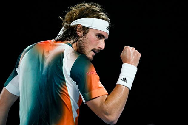 TENNIS AUSTRALIAN OPEN, Stefanos Tsitsipas of Greece reacts during his Men?s quarterfinal match against Jannik Sinner of Italy on Day 10 of the Australian Open, at Melbourne Park, in Melbourne, Wednesday, January 26, 2022. ( NO ARCHIVING, EDITORIAL USE ONLY, NO USE IN BOOKS WITHOUT CONSENT MELBOURNE VIC AUSTRALIA  Copyright: xDEANxLEWINSx 20220126001617237428