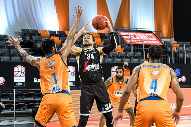 GER, EuroCup, ratiopharm ulm vs Virtus Segafredo Bologna 25 01 2022, ratiopharm arena, Neu Ulm, GER, EuroCup, ratiopharm ulm vs Virtus Segafredo Bologna, in picture Cristiano Felicio Ulm, 1 , Kyle Weems Bologna, 34 , Sindarius Thornwell Ulm, 7 , Jaron Blossomgame Ulm, 4 nordphotoxGmbHx xHafner nph00200