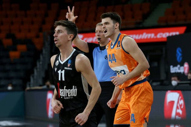 25 01 22, Neu Ulm, Germany, ratiopharm Arena, ratiopharm ulm vs Virtus Segafredo Bologna Basketball 7 Days EuroCup, Fedor Zugic ratiopharm ulm gestures, gestures photo H Langer Neu Ulm ratiopharm Arena Bayern Germany  541_ULMBOL20220125_091 Langer-541