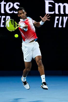 TENNIS AUSTRALIAN OPEN, Felix Auger-Aliassime of Canada plays a shot during his Men?s quarterfinal match against Daniil Medvedev of Russia on Day 10 of the Australian Open, at Melbourne Park, in Melbourne, Wednesday, January 26, 2022. ( NO ARCHIVING, EDITORIAL USE ONLY, NO USE IN BOOKS WITHOUT CONSENT MELBOURNE VIC AUSTRALIA  Copyright: xDEANxLEWINSx 20220126001617250595