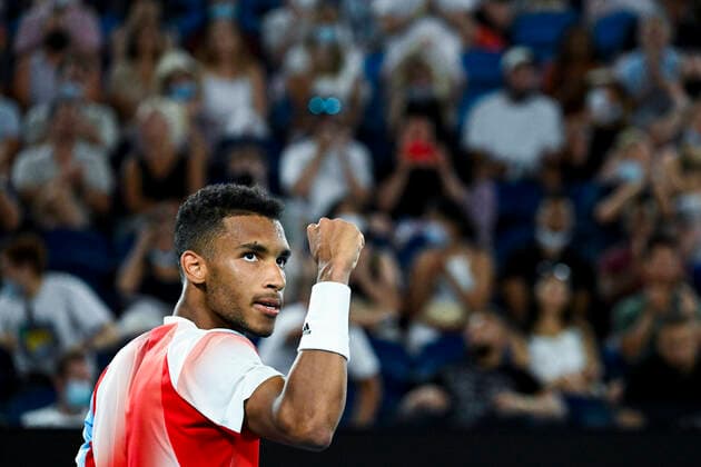 Sport Bilder des Tages TENNIS AUSTRALIAN OPEN, Felix Auger-Aliassime of Canada celebrates winning the second set during his Men?s quarterfinal match against Daniil Medvedev of Russia on Day 10 of the Australian Open, at Melbourne Park, in Melbourne, Wednesday, January 26, 2022. ( NO ARCHIVING, EDITORIAL USE ONLY, NO USE IN BOOKS WITHOUT CONSENT MELBOURNE VIC AUSTRALIA  Copyright: xDEANxLEWINSx 20220126001617262128