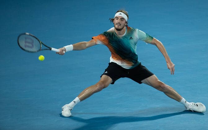 (220126) -- MELBOURNE, Jan. 26, 2022 -- Stefanos Tsitsipas of Greece competes during the men s singles match against Jannik Sinner of Italy at Australian Open in Melbourne Park, in Melbourne, Australia, on Jan. 26, 2022. (Photo by Hu Jingchen Xinhua) (SP)AUSTRALIA-MELBOURNE-TENNIS-AUSTRALIAN OPEN-MEN S SINGLES-QUARTERFINALS BaixXuefei 