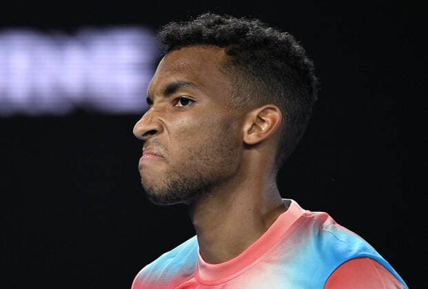 TENNIS AUSTRALIAN OPEN, Felix Auger-Aliassime of Canada reacts during his Men?s quarterfinal match against Daniil Medvedev of Russia on Day 10 of the Australian Open, at Melbourne Park, in Melbourne, Wednesday, January 26, 2022. ( NO ARCHIVING, EDITORIAL USE ONLY, NO USE IN BOOKS WITHOUT CONSENT MELBOURNE VIC AUSTRALIA  Copyright: xDAVExHUNTx 20220126001617286615