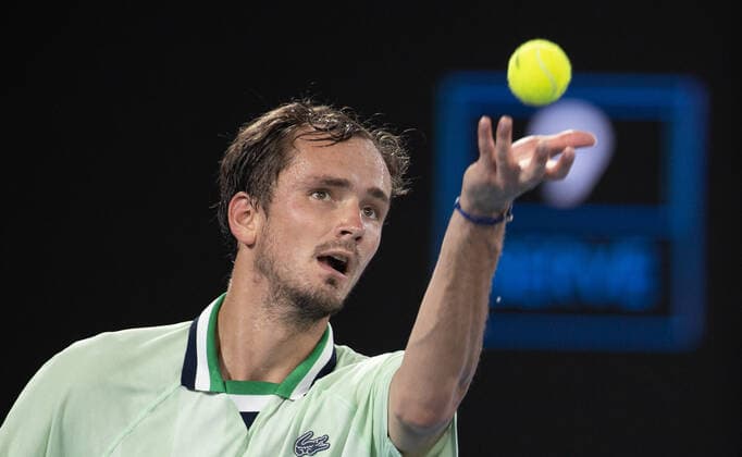 (220126) -- MELBOURNE, Jan. 26, 2022 -- Daniil Medvedev of Russia serves during the men s single match between Felix Auger-Aliassime of Canada and Daniil Medvedev of Russia at Australian Open in Melbourne Park, in Melbourne, Australia, on Jan. 26, 2022. (Photo by Xinhua) (SP)AUSTRALIA-MELBOURNE-TENNIS-AUSTRALIAN OPEN-MEN S SINGLES-QUARTERFINALS HuxJingchen 