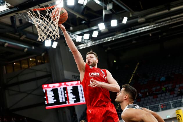 left Martinas giving Brose Bamberg, 22 Brose Bamberg s oliver Würzburg Wuerzburg easyCredit BBL Basketball Bundesliga season 2021 22 matchday 16, 26 01 2022 Bamberg, Brose Arena Photo Daniel Löb Loeb Copyright: DanielxLöb
