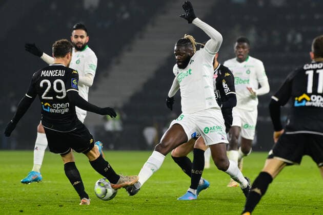 Bakary SAKO ( 26 - Saint Etienne ) - MANCEAU Vincent ( 29 - Angers ) - FOOTBALL : Angers vs Saint Etienne - Ligue 1 - Angers - 26 01 2022 FedericoPestellini Panoramic 