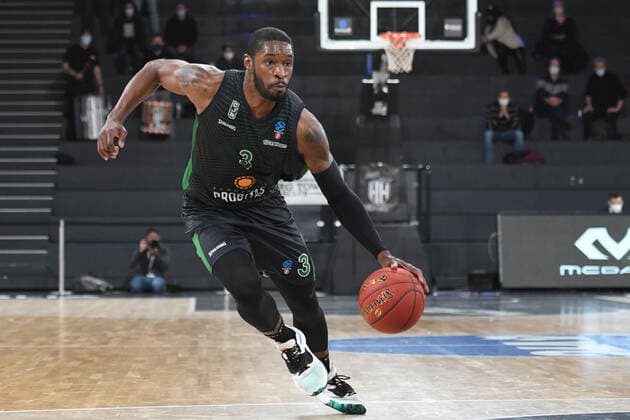 Basketball I Men I 2021 2022 season I Eurocup I 11 matchday I Hamburg Towers Joventut Badalona I 26 01 2022 PAUL BRANDON 3, JOVENTUT BADALONA Hamburg edel optics de Arena Hamburg Germany Copyright: xLobeca AndreasxHannigx