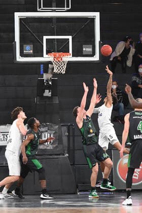 Basketball I Men I 2021 2022 season I Eurocup I 11 matchday I Hamburg Towers Joventut Badalona I 26 01 2022 Caleb Homesley 5, shooting guard, Hamburg Towers Hamburg edel optics de Arena Hamburg Germany Copyright: xLobeca AndreasxHannigx