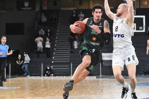 Basketball I Men I Season 2021 2022 I Eurocup I 11 Matchday I Hamburg Towers Joventut Badalona I 26 01 2022 DEREK WILLIS 30, JOVENTUT BADALONA vs Robin Christen 8, Small Forward, Hamburg Towers Hamburg edel optics de Arena Hamburg Germany Copyright: xLobeca AndreasxHannigx
