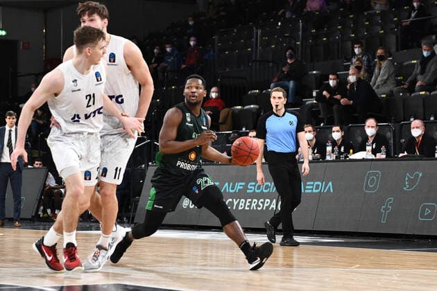 Basketball I Men I 2021 2022 Season I Eurocup I 11 Matchday I Hamburg Towers Joventut Badalona I 26 01 2022 ANDRES FELIZ 22, JOVENTUT BADALONA vs Caleb Homesley 5, Shooting Guard, Hamburg Towers Hamburg edel optics de Arena Hamburg Germany Copyright: xLobeca AndreasxHannigx