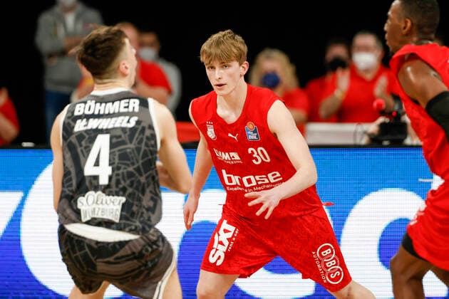 Center Kristian Ortelli Brose Bamberg, 30 , at 15 years, 10 months and 28 days the youngest Bundesliga player ever Brose Bamberg s oliver Würzburg Wuerzburg easyCredit BBL Basketball Bundesliga Saison 2021 22 Spieltag 16, 26 01 2022 Bamberg, Brose Arena Copyright: DanielxLöb