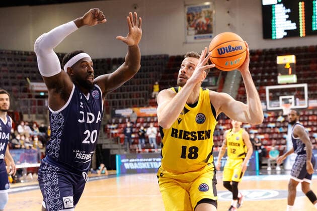 Ludwigsburg , Basketball Champions League MHP Riesen Ludwigsburg vs JDA Dijon , from left Gavin Ware Dijon Jonas Wohlfarth Bottermann Riesen