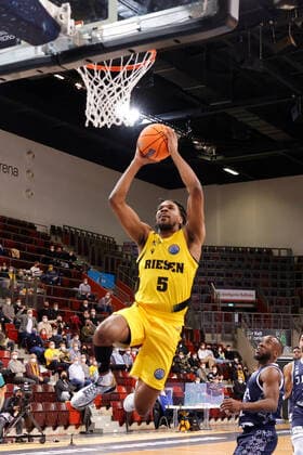 Ludwigsburg , Basketball Champions League MHP Riesen Ludwigsburg vs JDA Dijon , from left Justin Simon Riesen David Holston Dijon