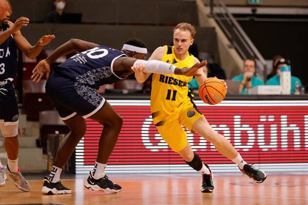 Ludwigsburg , Basketball Champions League MHP Riesen Ludwigsburg vs JDA Dijon , from left Gavin Ware Dijon Lukas Herzog Giants