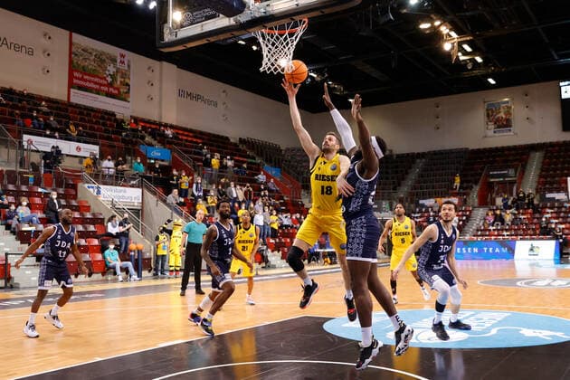 Ludwigsburg , Basketball Champions League MHP Riesen Ludwigsburg vs JDA Dijon , from left Jonas Wohlfarth Bottermann Riesen Gavin Ware Dijon