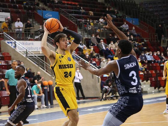 V li Elhan Rapp Riesen , Simon Chase Dijon MHP Riesen Ludwigsburg vs JDA Dijon Basketball Champions League 2021 2022 Ludwigsburg , GER, 26 01 2022,