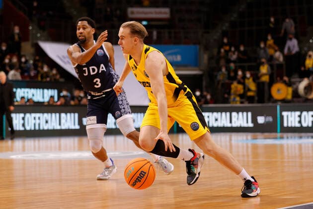 Ludwigsburg , Basketball Champions League MHP Riesen Ludwigsburg vs JDA Dijon , from left Chase Simon Dijon Lukas Herzog Giants
