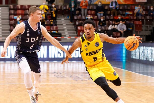 Ludwigsburg , Basketball Champions League MHP Riesen Ludwigsburg vs JDA Dijon , from left Robin Ducote Dijon James Woodard Giants