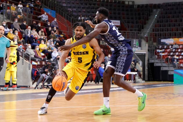 Ludwigsburg , Basketball Champions League MHP Riesen Ludwigsburg vs JDA Dijon , from left Justin Simon Riesen Jaques Alingue Dijon