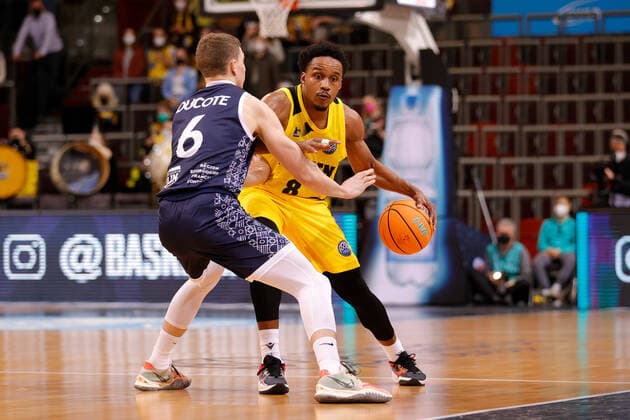 Ludwigsburg , Basketball Champions League MHP Riesen Ludwigsburg vs JDA Dijon , from left Robin Ducote Dijon James Woodard Giants