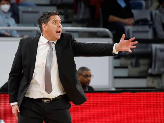 26 01 2022, basketball, BBL, main round, Brose Bamberg s Oliver Wuerzburg, GER, Bamberg, Brose Arena picture from left head coach Sasa Filipovski s Oliver Wuerzburg Copyright: HMBxMedia xHeikoxBecker