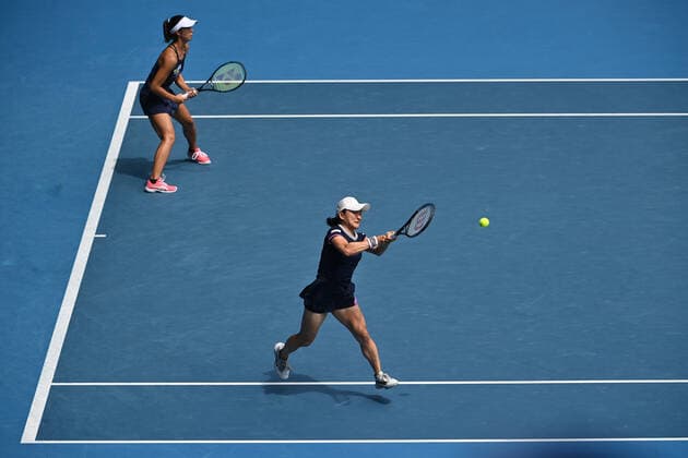 TENNIS AUSTRALIAN OPEN, Shuko Aoyama (bottom) and Ena Shibahara of Japan during the Women?s Doubles semifinal match against Anna Danilina of Kazakhstan and Beatriz Haddad Maia of Brazil on day 11 of the Australian Open at Melbourne Park in Melbourne, Thursday, January 27, 2022. ( NO ARCHIVING, EDITORIAL USE ONLY, NO USE IN BOOKS WITHOUT CONSENT MELBOURNE VICTORIA AUSTRALIA  Copyright: xJOELxCARRETTx 20220127001617463020