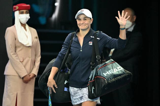 TENNIS AUSTRALIAN OPEN, Ashleigh Barty of Australia gestures to the crowd as she walks out onto the court ahead of her Women?s singles semifinal against Madison Keys of the USA on Day 11 of the Australian Open, at Melbourne Park, in Melbourne, Thursday, January 27, 2022. ( NO ARCHIVING, EDITORIAL USE ONLY, NO USE IN BOOKS WITHOUT CONSENT MELBOURNE VIC AUSTRALIA  Copyright: xDAVExHUNTx 20220127001617534472