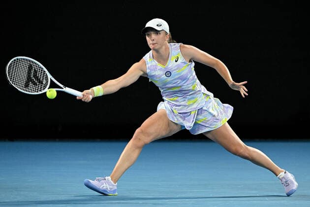 TENNIS AUSTRALIAN OPEN, Iga Swiatek of Poland plays a shot during her Women?s singles semifinal against Danielle Collins of the USA on Day 11 of the Australian Open, at Melbourne Park, in Melbourne, Thursday, January 27, 2022. ( NO ARCHIVING, EDITORIAL USE ONLY, NO USE IN BOOKS WITHOUT CONSENT MELBOURNE VIC AUSTRALIA  Copyright: xDAVExHUNTx 20220127001617557828