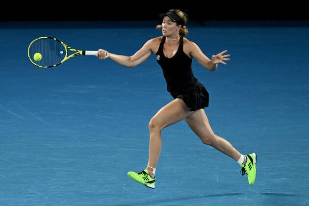 TENNIS AUSTRALIAN OPEN, Danielle Collins of the USA plays a shot during her Women?s singles semifinal against Iga Swiatek of Poland on Day 11 of the Australian Open, at Melbourne Park, in Melbourne, Thursday, January 27, 2022. ( NO ARCHIVING, EDITORIAL USE ONLY, NO USE IN BOOKS WITHOUT CONSENT MELBOURNE VIC AUSTRALIA  Copyright: xDEANxLEWINSx 20220127001617560177