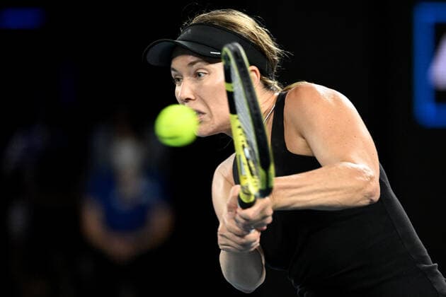 TENNIS AUSTRALIAN OPEN, Danielle Collins of the USA plays a shot during her Women?s singles semifinal against Iga Swiatek of Poland on Day 11 of the Australian Open, at Melbourne Park, in Melbourne, Thursday, January 27, 2022. ( NO ARCHIVING, EDITORIAL USE ONLY, NO USE IN BOOKS WITHOUT CONSENT MELBOURNE VIC AUSTRALIA  Copyright: xDAVExHUNTx 20220127001617562304