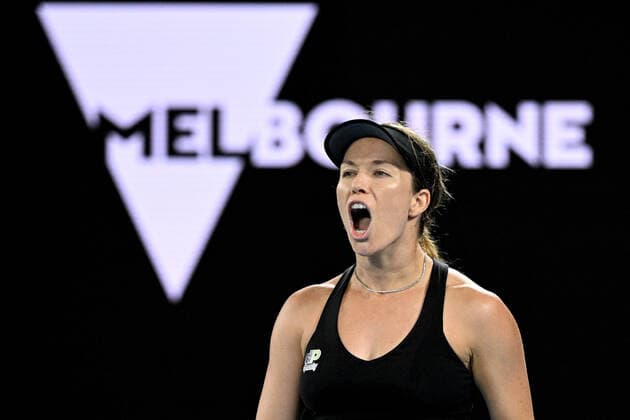 TENNIS AUSTRALIAN OPEN, Danielle Collins of the USA reacts after winning the first set during her Women?s singles semifinal against Iga Swiatek of Poland on Day 11 of the Australian Open, at Melbourne Park, in Melbourne, Thursday, January 27, 2022. ( NO ARCHIVING, EDITORIAL USE ONLY, NO USE IN BOOKS WITHOUT CONSENT MELBOURNE VIC AUSTRALIA  Copyright: xDAVExHUNTx 20220127001617572119