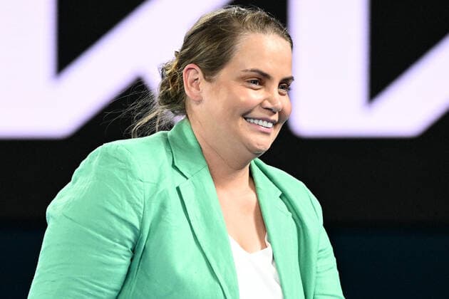 TENNIS AUSTRALIAN OPEN, Commentator and former tennis player Jelena Dokic walks onto court to interview Danielle Collins of the USA following her win in the Women?s singles semifinal against Iga Swiatek of Poland on Day 11 of the Australian Open, at Melbourne Park, in Melbourne, Thursday, January 27, 2022. ( NO ARCHIVING, EDITORIAL USE ONLY, NO USE IN BOOKS WITHOUT CONSENT MELBOURNE VIC AUSTRALIA  Copyright: xDAVExHUNTx 20220127001617577592