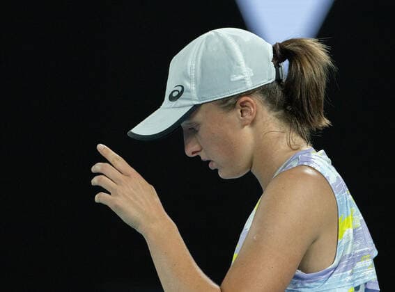 (220127) -- MELBOURNE, Jan. 27, 2022 -- Iga Swiatek of Poland reacts during the women s singles semifinal match against Danielle Collins of the United States at Australian Open in Melbourne Park, in Melbourne, Australia, on Jan. 27, 2022. (Photo by Xinhua) (SP)AUSTRALIA-MELBOURNE-TENNIS-AUSTRALIAN OPEN-WOMEN S SINGLES-SEMIFINALS HuxJingchen 