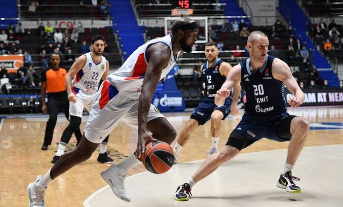 Russia Basketball Euroleague Zenit - Anadolu Efes 6749851 27.01.2022 Anadolu Efes? Chris Singleton controls the ball playing against Zenit?s Andrey Zubkov during the Euroleague basketball match between Zenit St. Petersburg and Anadolu Efes Istanbul, in St. Petersburg, Russia. Alexander Galperin Sputnik St. Petersburg Russia  Copyright: xAlexanderxGalperinx