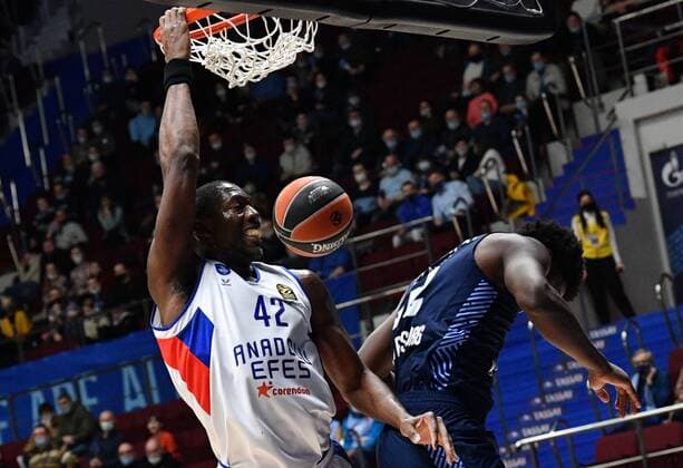 Russia Basketball Euroleague Zenit - Anadolu Efes 6749863 27.01.2022 Anadolu Efes? Bryant Dunston is seen during the Euroleague basketball match between Zenit St. Petersburg and Anadolu Efes Istanbul, in St. Petersburg, Russia. Alexander Galperin Sputnik St. Petersburg Russia  Copyright: xAlexanderxGalperinx