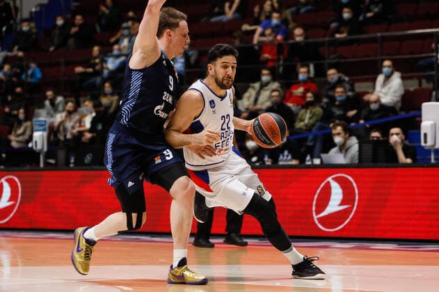 Zenit St Petersburg V Anadolu Efes Istanbul - Turkish Airlines EuroLeague Dmitry Kulagin (L) of Zenit and Vasilije Micic of Anadolu Efes Istanbul in action during the EuroLeague Basketball match between Zenit St. Petersburg and Anadolu Efes Istanbul on January 27, 2022 at Sibur Arena in Saint Petersburg, Russia. Saint Petersburg Russia  Copyright: xMikexKireevx originalFilename:kireev-notitle220127_npskN.jpg