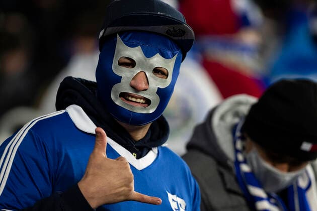 January 27, 2022: An El Salvador fan wears a team colored mask pregame. The United States MenÃ¢â‚¬â ¢s national team, Nationalteam defeated El Salvador 1-0 at Lower.com Field in Columbus, Ohio. Billy Schuerman CSM Columbus USA - ZUMAc04_ 20220127_zaf_c04_002 Copyright: xBillyxSchuermanx xCalxSportxMedix