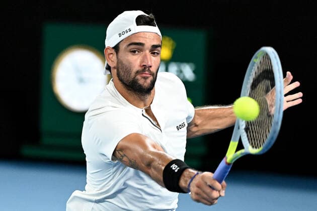 TENNIS AUSTRALIAN OPEN, Matteo Berrettini of Italy plays a shot during his Men?s semifinal match against Rafael Nadal of Spain on Day 12 of the Australian Open, at Melbourne Park, in Melbourne, Friday, January 28, 2022. ( NO ARCHIVING, EDITORIAL USE ONLY, NO USE IN BOOKS WITHOUT CONSENT MELBOURNE VIC AUSTRALIA  Copyright: xDAVExHUNTx 20220128001617774539
