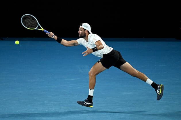 TENNIS AUSTRALIAN OPEN, Matteo Berrettini of Italy plays a shot during his Men?s semifinal match against Rafael Nadal of Spain on Day 12 of the Australian Open, at Melbourne Park, in Melbourne, Friday, January 28, 2022. ( NO ARCHIVING, EDITORIAL USE ONLY, NO USE IN BOOKS WITHOUT CONSENT MELBOURNE VIC AUSTRALIA  Copyright: xDEANxLEWINSx 20220128001617775800