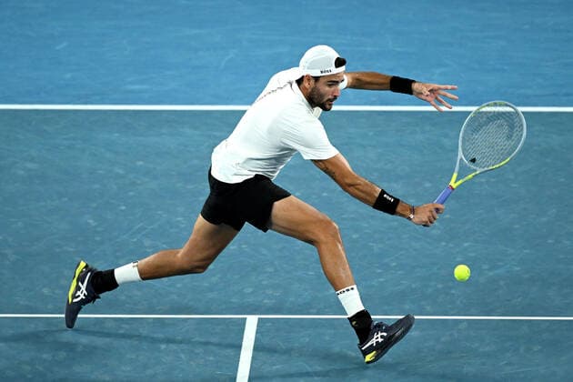 TENNIS AUSTRALIAN OPEN, Matteo Berrettini of Italy plays a shot during his Men?s semifinal match against Rafael Nadal of Spain on Day 12 of the Australian Open, at Melbourne Park, in Melbourne, Friday, January 28, 2022. ( NO ARCHIVING, EDITORIAL USE ONLY, NO USE IN BOOKS WITHOUT CONSENT MELBOURNE VIC AUSTRALIA  Copyright: xDEANxLEWINSx 20220128001617775877